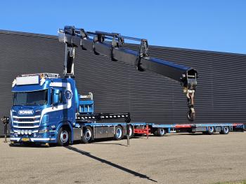 R520 V8 8x2/6 / HMF 70 tm + JUMBO AANHANGER